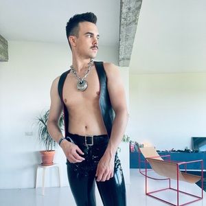 Meet your Posher, Sidney